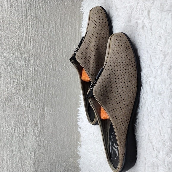 Life Stride Dusty Tan Suede Leather Upper Almond Toe Low Heel Slip On Mule Shoe - Picture 4 of 16